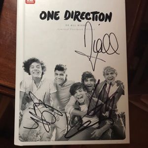 SIGNED (missing zany) One direction Up All Night